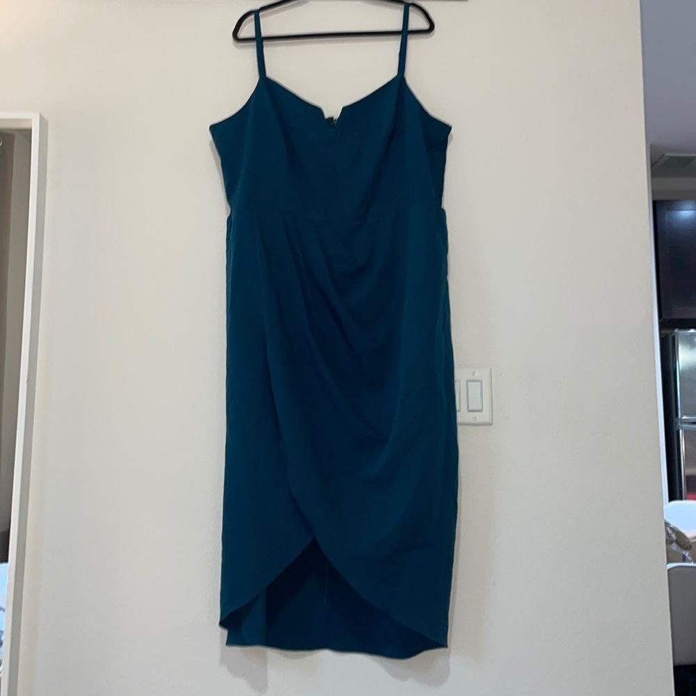 City Chic Sassy V Neck Dress in Emerald SZ 22 NWT - Picture 3 of 8